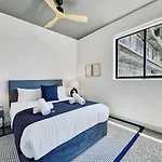 Stylish, New, Pool, Secure Home In Heart Of Cbd