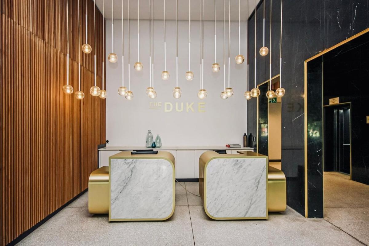 Stylish, New, Pool, Secure In Heart Of Cbd Apartment *