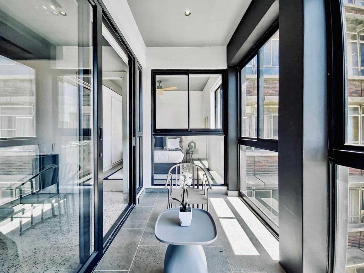 Stylish, New, Pool, Secure In Heart Of Cbd Apartment *